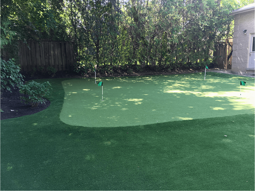 Nicely sloped for those left and right breaking putts!