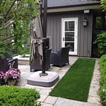A small strip of green breaks up the coldness of stone