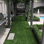 Beautiful pergola shades the artificial grass for total comfort